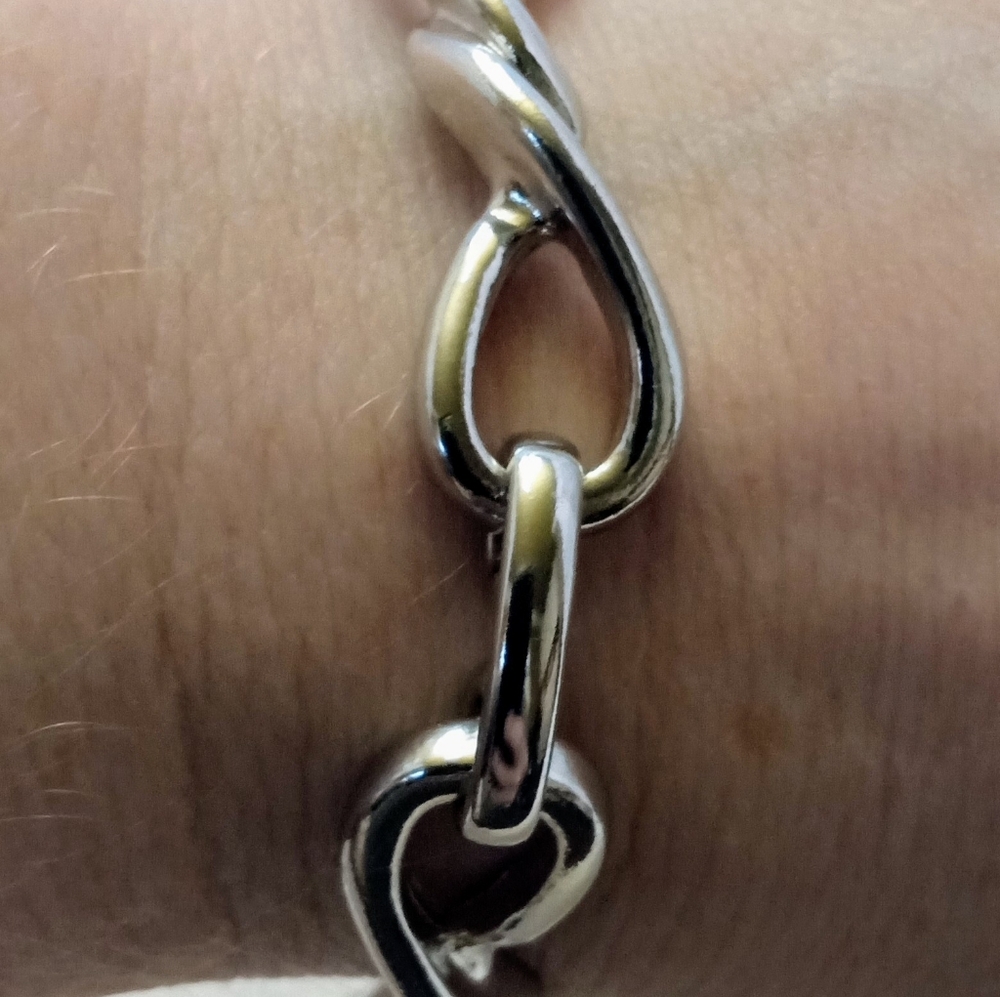 Vintage Avon Silvertone Infinity Knot Panel Bracelet 8 in - Picture 8 of 9